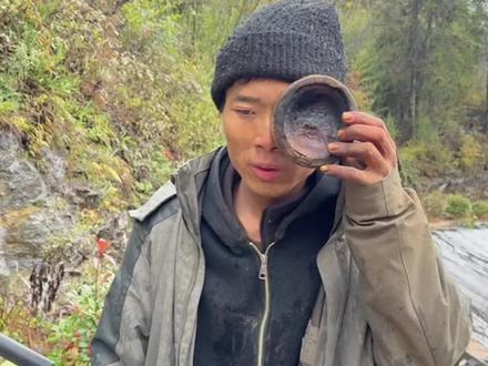 张家界七星山荒野求生杨雪,眼睛被荆条刺伤无奈退赛#荒野求生