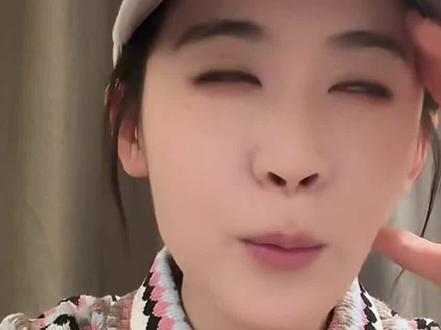 #翟一莹 #短剧演员 5.11直播录屏切片~最近工作连轴转,翟一莹坦言代入烈日燃烧女主许愿,角色太戳心