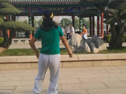 #广场舞 大叔,三十二步,背面教程来了,不会顶跨,摆跨的宝宝,晚上九点直播间教你怎样做@抖音小助手 #舞出美丽