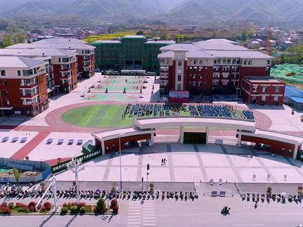 汉阴第二高中初中部表彰大会暨中考冲刺活动。