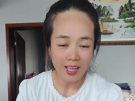 平时爱吃榴莲的姐妹们,一定要试试这个榴莲冰棕哦?真的太好吃了,打开包装就能闻到一股浓浓的榴莲香。冰皮吃起来糯糯叽叽的,里面包裹着满满的榴莲果肉。一口下去真的超满足#榴莲冰粽