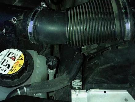 路虎5.0换防冻液8.5升,两个放气的地方#修车