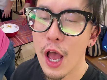 台湾过年家人玩什么? #家庭观念#台湾人#过年#麦狗886#台湾过年