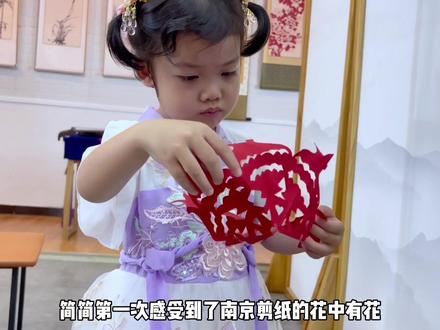 行知非遗文创馆的体验很棒哦~小娃可以体验剪纸 兔子灯 大娃挑战掐丝珐琅和绒花~#行知非遗文创馆#南京非遗文创#有点东西文化超级市场 #非遗传承 #很哇塞的周末