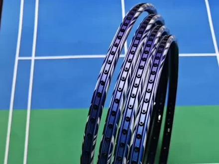 什么是复刻球拍? #天斧100ZZ #羽毛球拍 #羽毛球拍推荐 #尤尼克斯