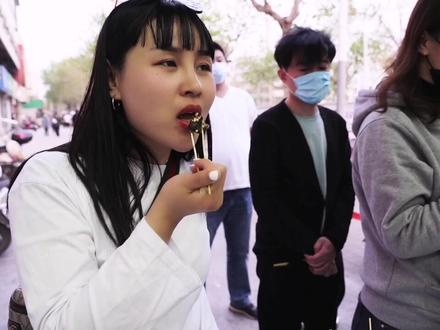 当王记臭干和田记臭干相遇的时候,会发生怎样的故事,你最喜欢吃哪个?#臭豆腐 #徐州美食