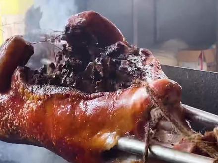 #扶绥 #扶绥美食 #趣旅行in崇左扶绥龙头烤猪!😍😍😍