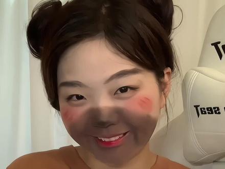 喊你朋友画给你看 #画个熊出没仿妆去见翠花 #文静小女生 第一次考斯普雷好紧张