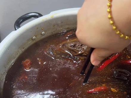 快过年了卤了一大锅牛腱子,卤出来巨香,肉酥筋软是很传统的卤牛肉的那个味儿#卤牛腱子#年夜饭 #美食 #卤牛肉#酱牛肉