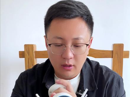C3W系室外AI摄像机 日夜全彩对讲款 C3W最大亮点即是它极清全彩夜视功能,400万极清像素专业镜头,F1.6大光圈,极大提升画面清晰度,即使在晚上也能看到彩色的监控画面。支持人形检测功能,当有人进入自定义告警区域,主动声光防御威慑不法分子。双天线网络稳定,信号抗干扰能力更好;IP67级防水防尘,让C3W能更好轻松应对室外特殊环境。操作。材质工艺:材质不错,感觉挺重的,应该防水做的很好。#家用摄像头#萤石摄像头#萤石家用摄像头#室外监控 #萤石c3w #室外监控摄像头#手机远程看家 #手机远程监控##监控摄像头#安防监控摄像头#实用好物#安防监控