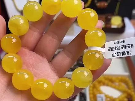 复古蜜蜡手串,戴上就是气质提升! 乌克兰焦皮料琥珀蜜蜡!品质有保障!喜欢的朋友抓紧时间下手吧!!#珠宝首饰 #手串 #蜜蜡 #文玩手串 #琥珀蜜蜡