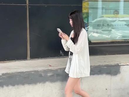 其实我只是相中她的鞋了#vlog日常 #东北女孩 #腼腆害羞内向社恐文静小女生