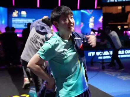 莎莎抛毛巾给球迷啦!恭喜孙颖莎4:3战胜汉娜.高达。🎉
#孙颖莎 #澳门世界杯 #强烈推荐 #抖音推广 #热门