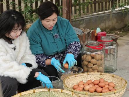 腌五香咸鸡蛋的保姆级方法来了,我这个方法腌制的咸鸡蛋,个个起沙流油,香味浓郁#咸鸡蛋腌制方法 #农村美食 #我的乡村生活 #杨丽小院 #杨丽的小村庄
