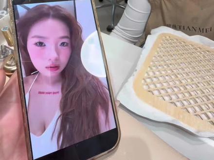 这位客人些许冒昧了哦 图片是我本人 这个美甲师我确实不认识#࿆甜࿆美࿆女࿆孩࿆