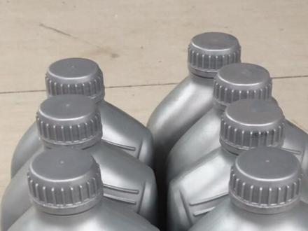 奥迪A6换变速箱油
清溪的车主,换变速箱油,能拆油底壳的一定要拆下来,把油泥跟铁屑清理干净,如果你不知道你的车能不能拆油底壳,评论区留言,我来告诉你#清溪 #汽车保养与维修 #自动变速箱 #更换变速箱油 #大修发动机