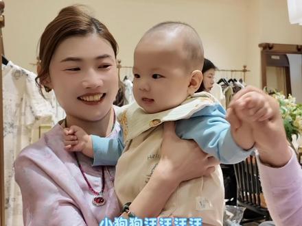 上午还在大理,下午就抱上了哈哈,见到了我妈和我妹。 给助理们的包包抓阄成功,幸福就是心里有惦记的人,有热爱的事业,有温暖的家。
