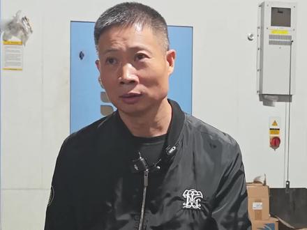 瑞安30年传家锅爆火,网友比老板还急“你家锅火了,网上好多人找你”。11月3日中国蓝新闻记者采访傅老板,他说电商平台排队找他谈合作。