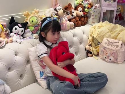 女儿想要,女儿得到!🎁 最近娅娅又在重温萌可动画啦,快看看我给她准备了什么惊喜礼物?#奇妙萌可 #闪耀流星萌可空间站 #山姆 #山姆会员店 #惊喜