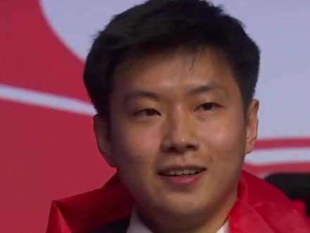 赵心童4个字回应夺冠,邀请女友上台合影,女方“神似汪小敏” 赵心童4个字回应夺冠,邀请女友上台合影,女方“神似汪小敏”