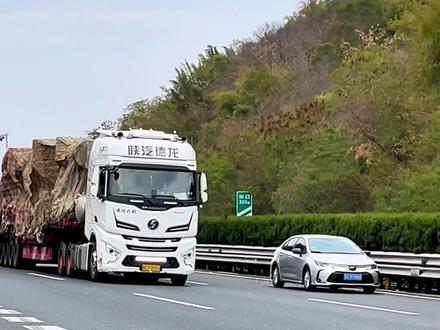 已强则强😂#重卡 #x6000牵引车 #陕汽德龙 #德龙 #大卡车 @会火 @𝐍𝐙𝐁𝐙—薛什么雨