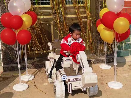 孩子都喜欢的双人#电动挖掘机玩具,室内户外都可以玩,电动版可遥控可滑行可油门自驾,还可以挖土挖沙子,每个孩子都有一个挖机梦,男宝女宝都喜欢#挖土机玩具 #儿童挖掘机 #挖土机 #母婴好物