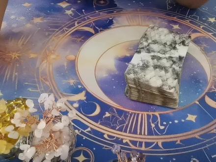 借这场白羊座新月的能量,彻底告别那段不见光的隐秘关系拆穿所有伪装,放下所有执念!觉醒即是重生,智慧增长,内心独立!从此向阳而行,再无软肋