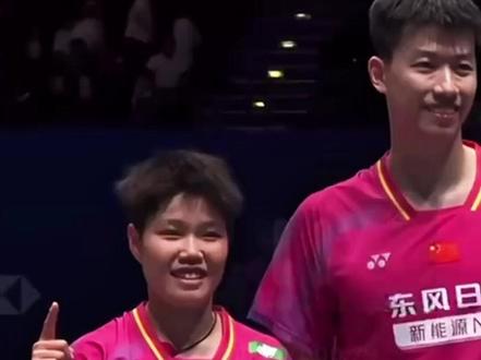“就是扛”“对 扛过去赢就行了”谁能保证每场球状态都很好呢?凤凰组合就这样互相肯定!拼到最后!逆风翻盘!#凤凰组合#2026全英羽毛球公开赛