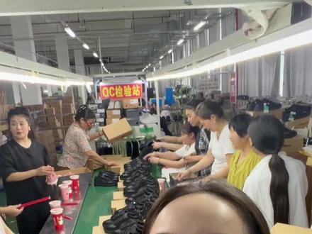 今天又是开心的一天,请员工喝秋天第一杯奶茶#宋暖光