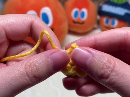 🐰🦊警官的徽章钩织教程来咯~~!
🥕199大小卜的徽章教程是一致的!
🥕199小小卜用2.5钩针;
🥕199大卜用4mm钩针;
#卜卜头套 #卜卜头套钩织 #钩织图解 #朱迪 #五月天