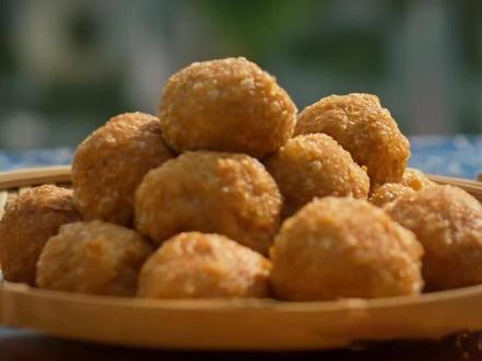 小麦面粉变身记,从水洗到面筋,太神奇了! #抖音美食推荐官 #好吃的 #油条包麻糍 #今日美食分享