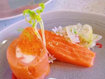 烟熏三文鱼芝士卷
#三文鱼的神仙吃法 #万物皆可卷 #奶油奶酪 #边角料美食 #抖音美食推荐官