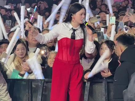 唐艺现场演唱会 一定要来感受一次 明天还有一天@🌈唐艺(7-8号晚7点大冶金湖生态园)