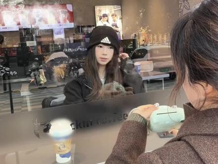 浪费好几张相纸终于拍出来了… #拍立得 #玻璃窗拍照