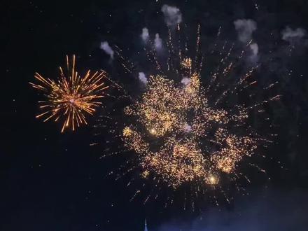 #跨年倒计时 金蛇🐍辞旧岁,白马🐎迎新年!31日20时、1日零时🕰跨年夜烟花秀🎇🎇🎇就在吉林#长春肆季南河 #粉雪嘉年华 冰雪落日城堡🏰