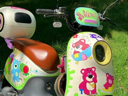 #丙烯马克笔 #绘画 #电动车 #涂鸦 #手工diy 今天给闺蜜的旧电动车改造一下