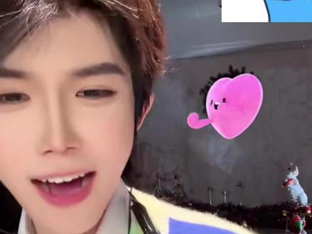 第一个女粉万星计划拿下!!!亊门永存@何秋亊 @何秋兔 @何铮 #何秋亊直播 #万星计划