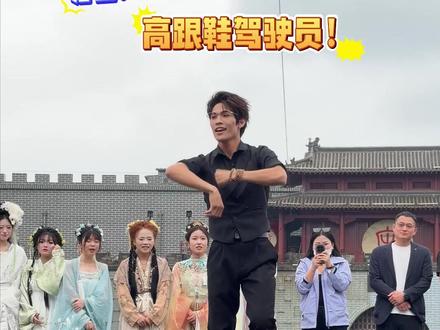 金贼这次碰到高阶驾驶员算他倒霉 #搞笑 #金贼 #清明上河园金国大将军 #清明上河园 #清明上河园跳舞小哥已经人鞋合一