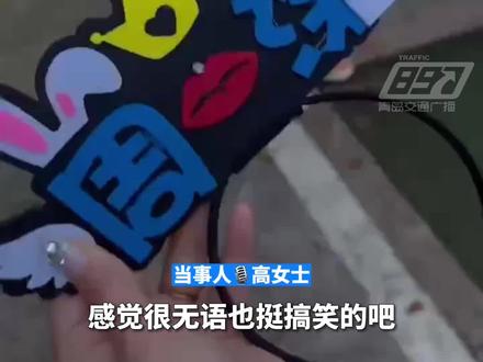 粉丝在周杰伦演唱会门口买到周深灯牌