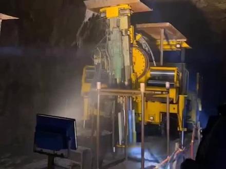 #采矿人 采矿台车作业