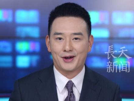 王鹤棣带黄晓明等明星回老家乐山录综艺被送上"满载荣光归故里"锦旗,母校见到老师后一句“你老了”瞬间落泪,还被班主任称为“最可爱的学生”王鹤棣调侃:我现在是你最可爱的学生了是吧 #王鹤棣 #四川乐山 #四川dou知道 #主播说新闻