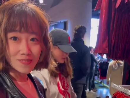 在利物浦主场安菲尔德的Superstore球迷商店探店,会发现什么呢?各位kop们跟我们一起来看看吧!#利物浦 #球衣 #liverpoolfc官方旗舰店开业