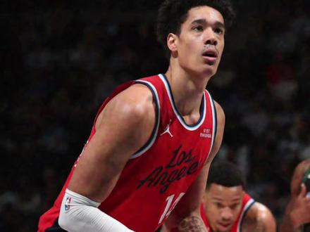 #尼德豪泽赛季报销 !这快船也太难了!#尼德豪泽 #伦纳德 #快船队