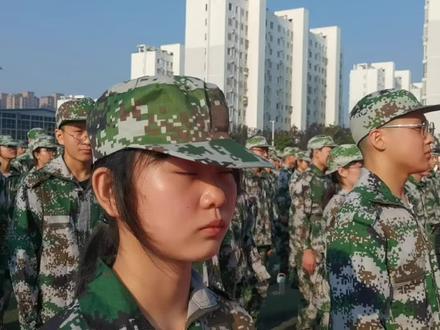 油田二高军训第一天
#努力训练 #整齐划一