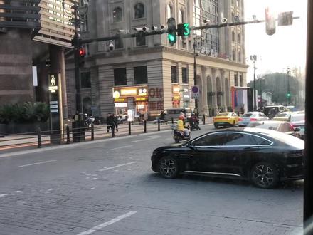 马斯克在忙第四次工业革命,雷军却在对付黑子?