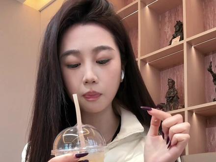 不想上班就哄哄自己
#小黄油美式 #瑞幸