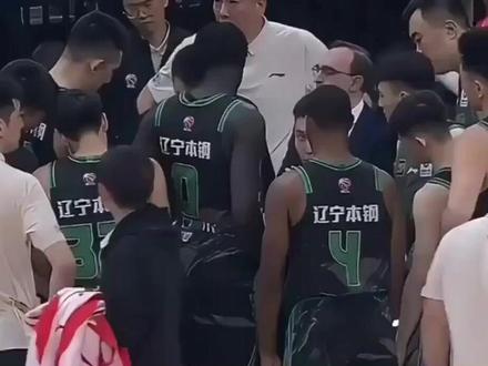 辽宁队多点开花击败卫冕冠军杨鸣战术调整显奇效