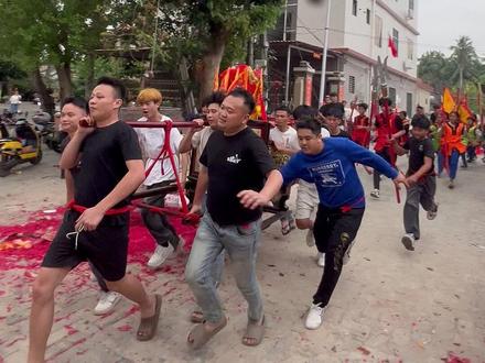 感受一下东郊码头公祖游街的气势! #海南 #海南公期文化 #海南军坡非物质文化遗产 #文昌