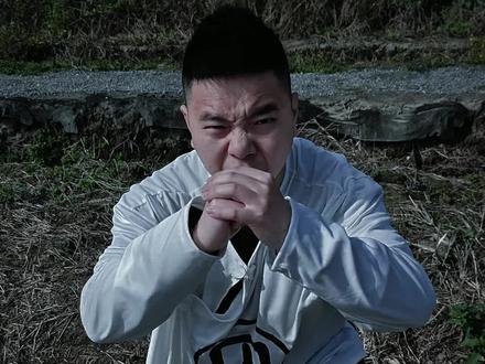 这个世界只能有一个穿越者 穿越者身份暴露,藏得再好也会被发现#万万没想到 #一定要看到最后 #剧情搞笑 #老一辈打法 #一人分饰多角