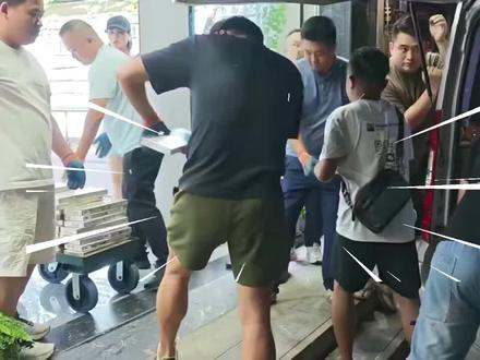 白银暴涨,金融海啸可能正在路上#财经#白银